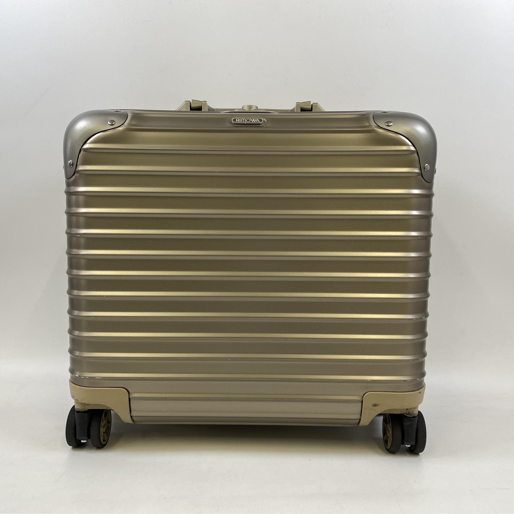 RIMOWA（リモワ）／TOPAS TITANIUM／シャンパンゴールド リモワ TOPAS TITANIUM BUSINESS キャリーバッグ 4輪 アルミニウム