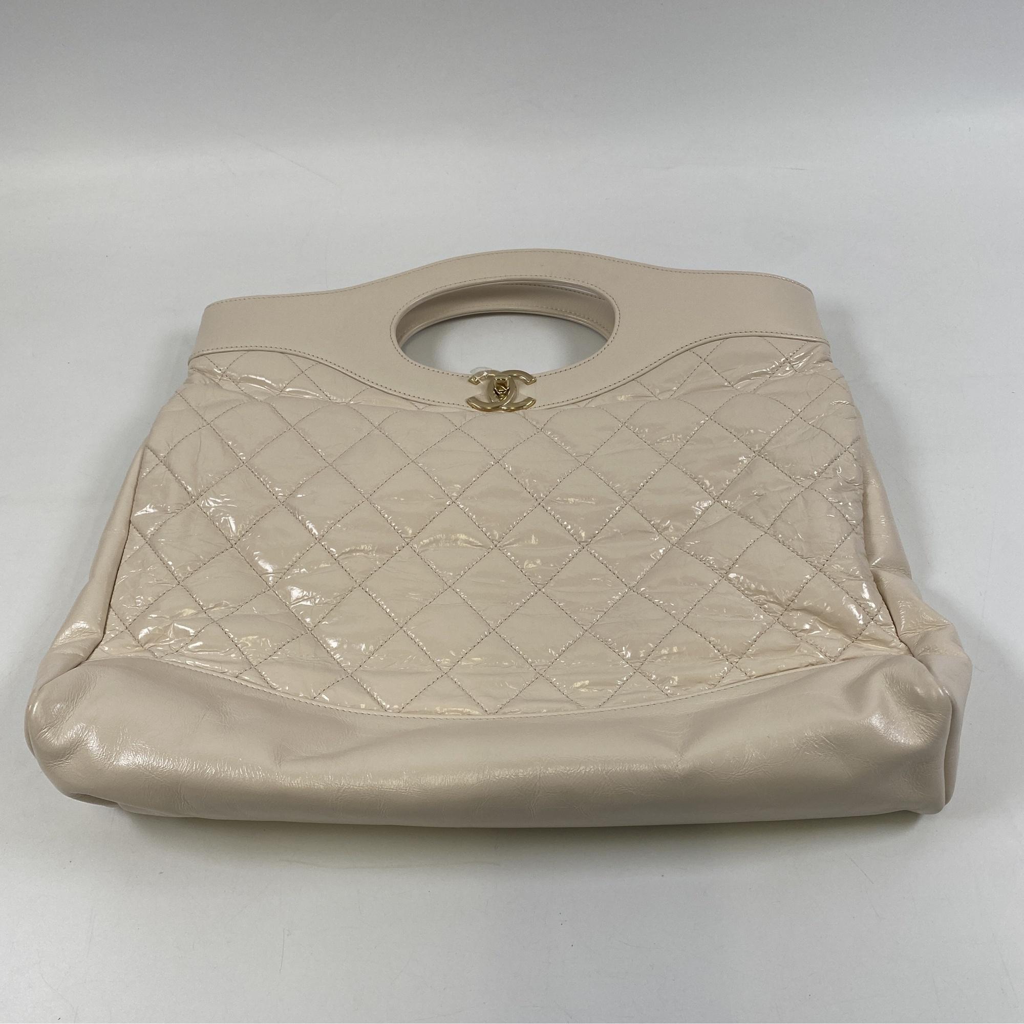シャネル シャネル31 チェーンショルダーバッグ ホワイト レザー GD金具 Bランク