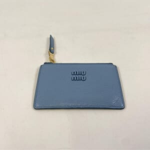 ミュウミュウ ロゴ フラグメント コインケース レザー ブルー 5MB060