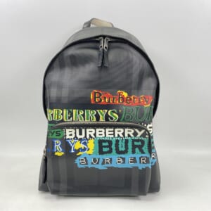 バーバリー グラフィックロゴ バックパック 黒