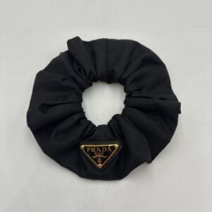 プラダ シュシュ ナイロン 黒 三角プレート IC