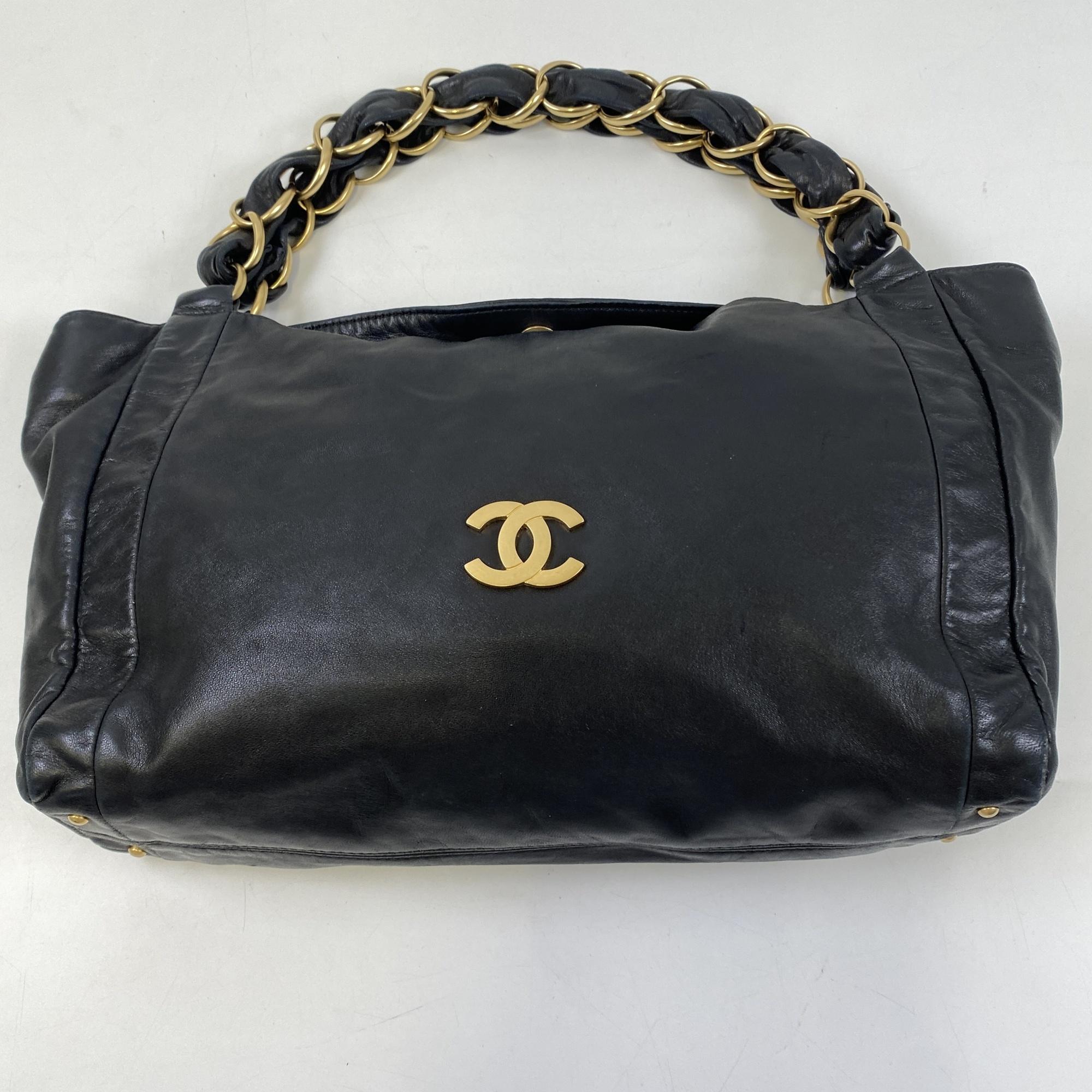 シャネル ココマーク ショルダーバッグ 黒 レザー GD金具 Bランク