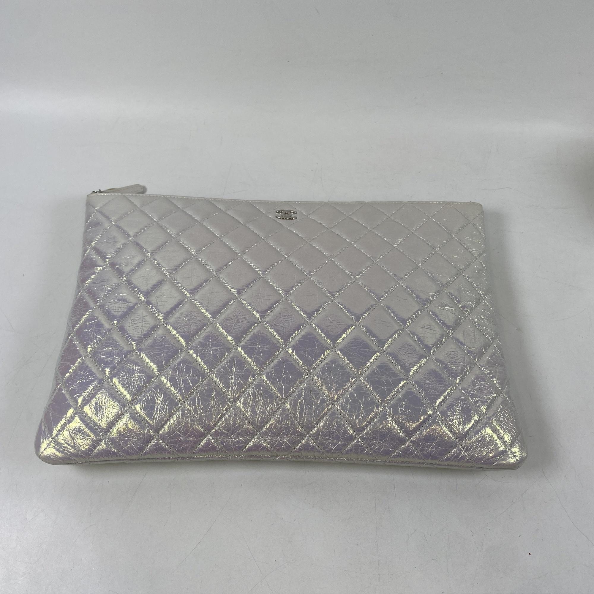 シャネル マトラッセ クラッチバッグ シャイニーカーフスキン SV金具