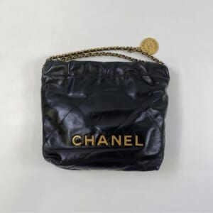 シャネル CHANEL22 ミニ ショルダーバッグ 黒 シャイニーカーフスキン GD金具