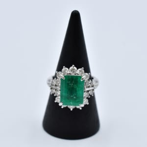 エメラルド×メレダイヤ リング Pt900 E4.47ct D1.54ct 買取実績【買取日：2023年3月3日】