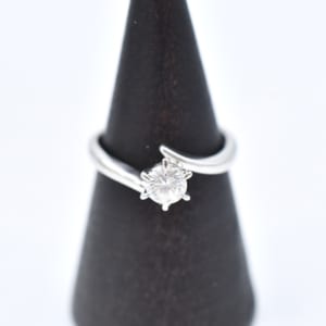 ロイヤルアッシャー ダイヤリング Pt900 0.33ct 3.7g g VVS1 買取実績【買取日：2023年4月27日】