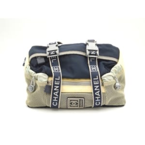 シャネル スポーツライン ウエストポーチ 白 黒 ナイロン 買取実績【買取日：2023年3月24日】