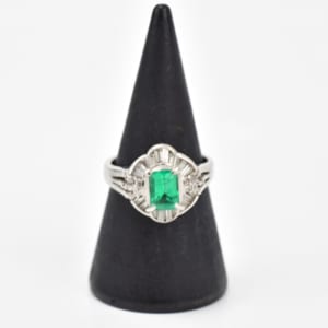 エメラルドメレダイヤ リング Pt900 0.71ct 0.45ct 買取実績【買取日：2023年4月24日】